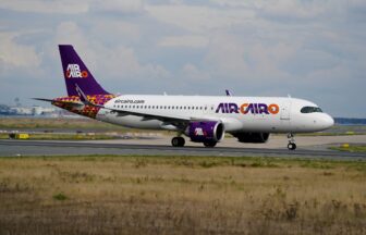 カイロ空港　飛行機